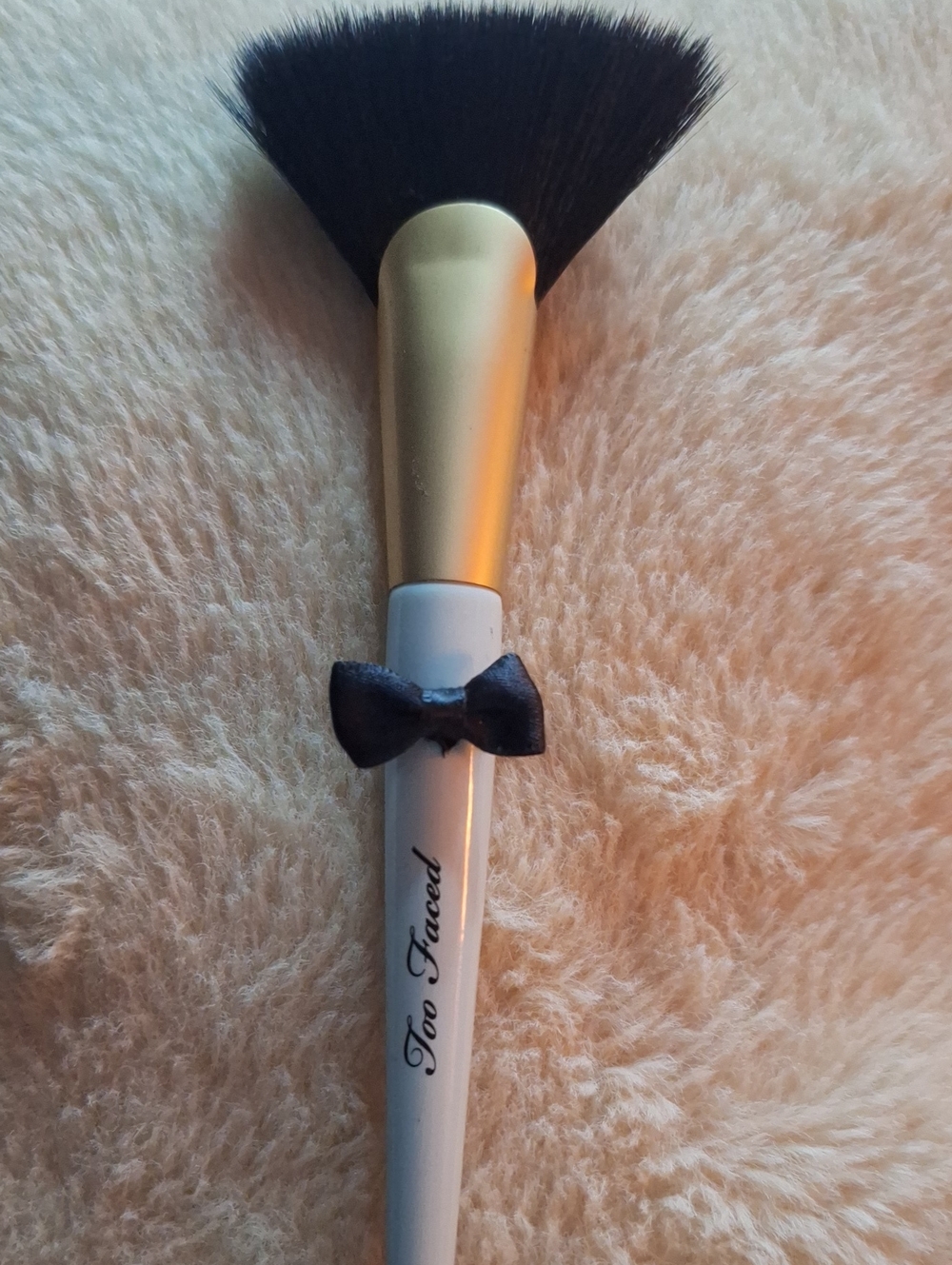 Too Faced Fan Brush in White, Black & Gold. New No Box